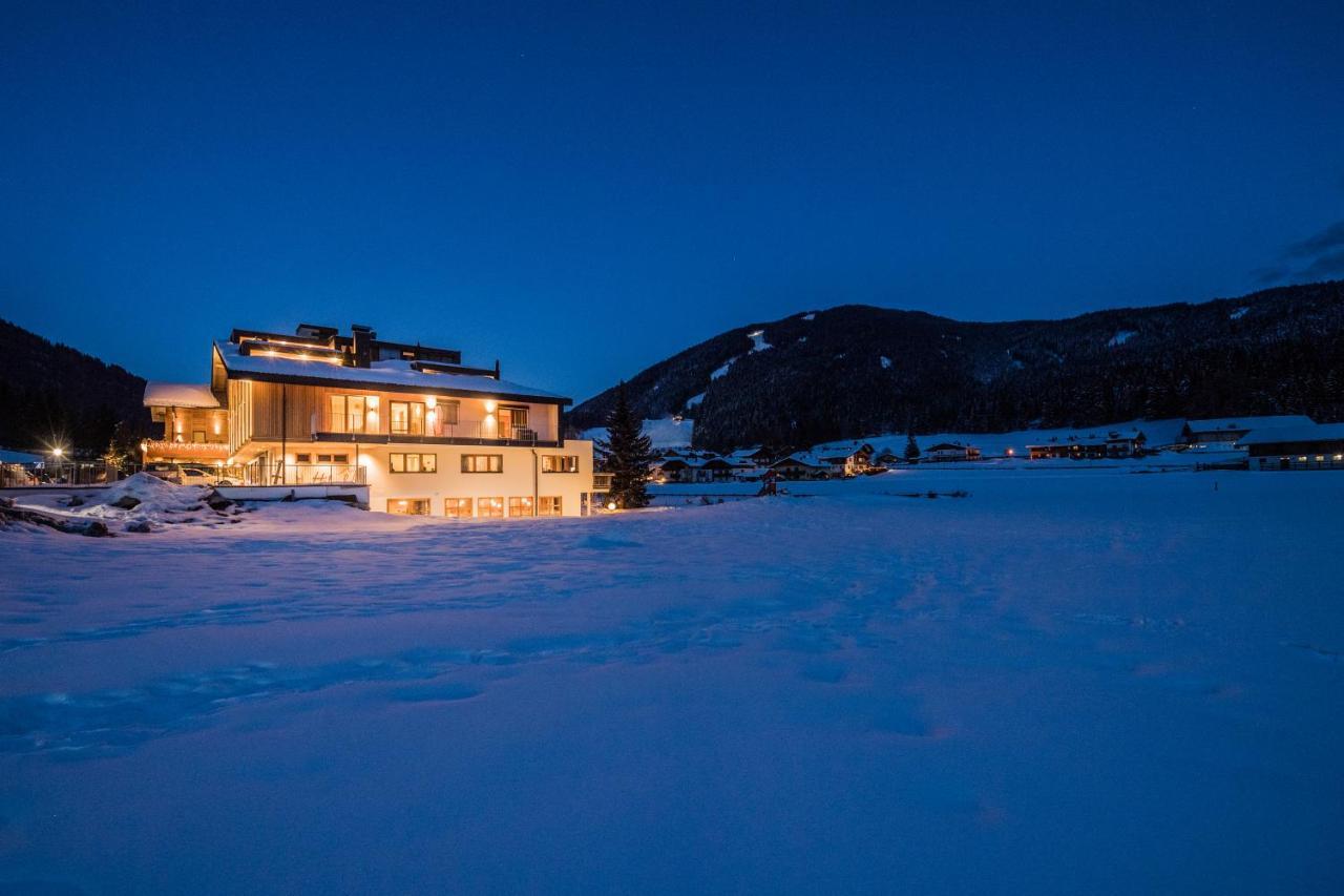 Helmhotel Innichen Buitenkant foto