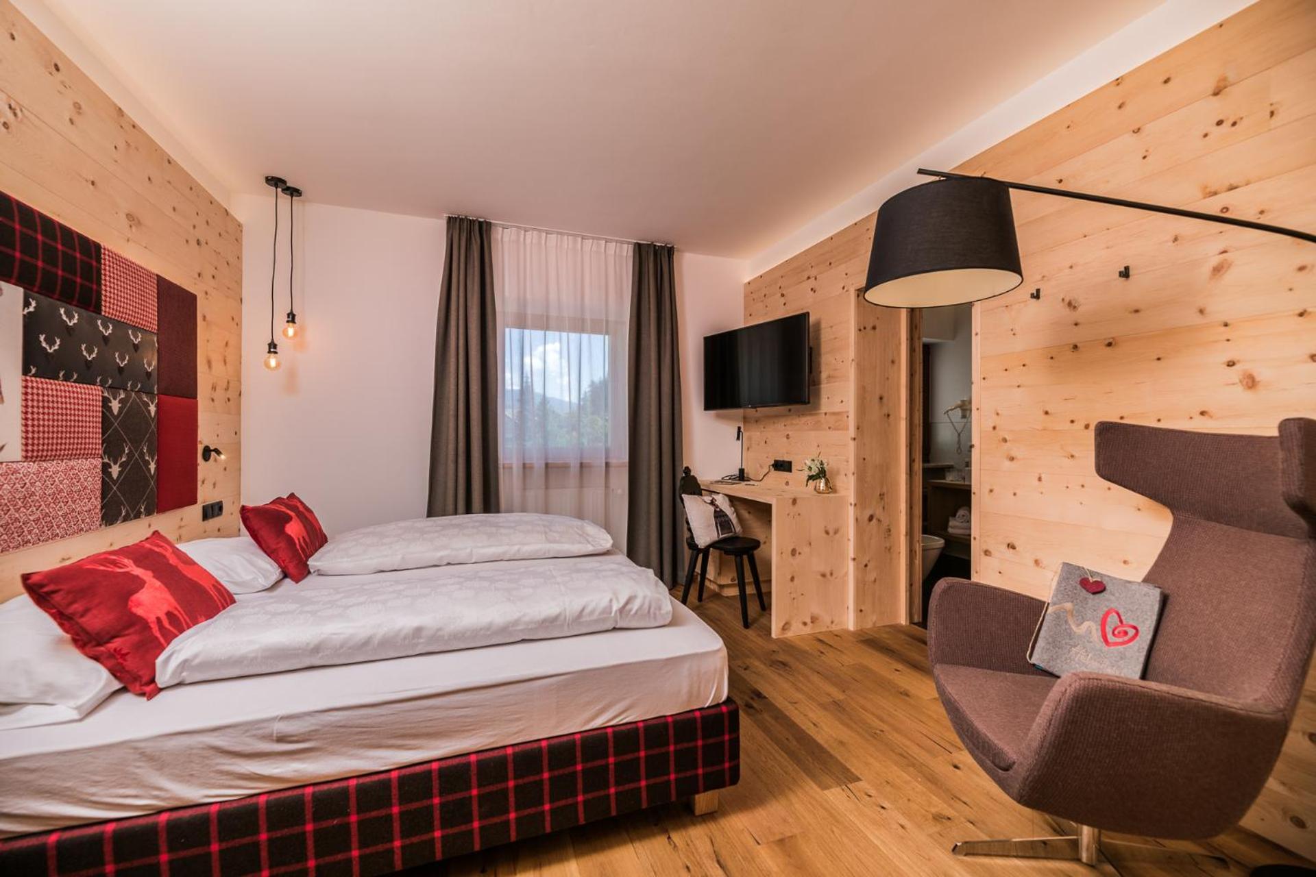 Helmhotel Innichen Buitenkant foto