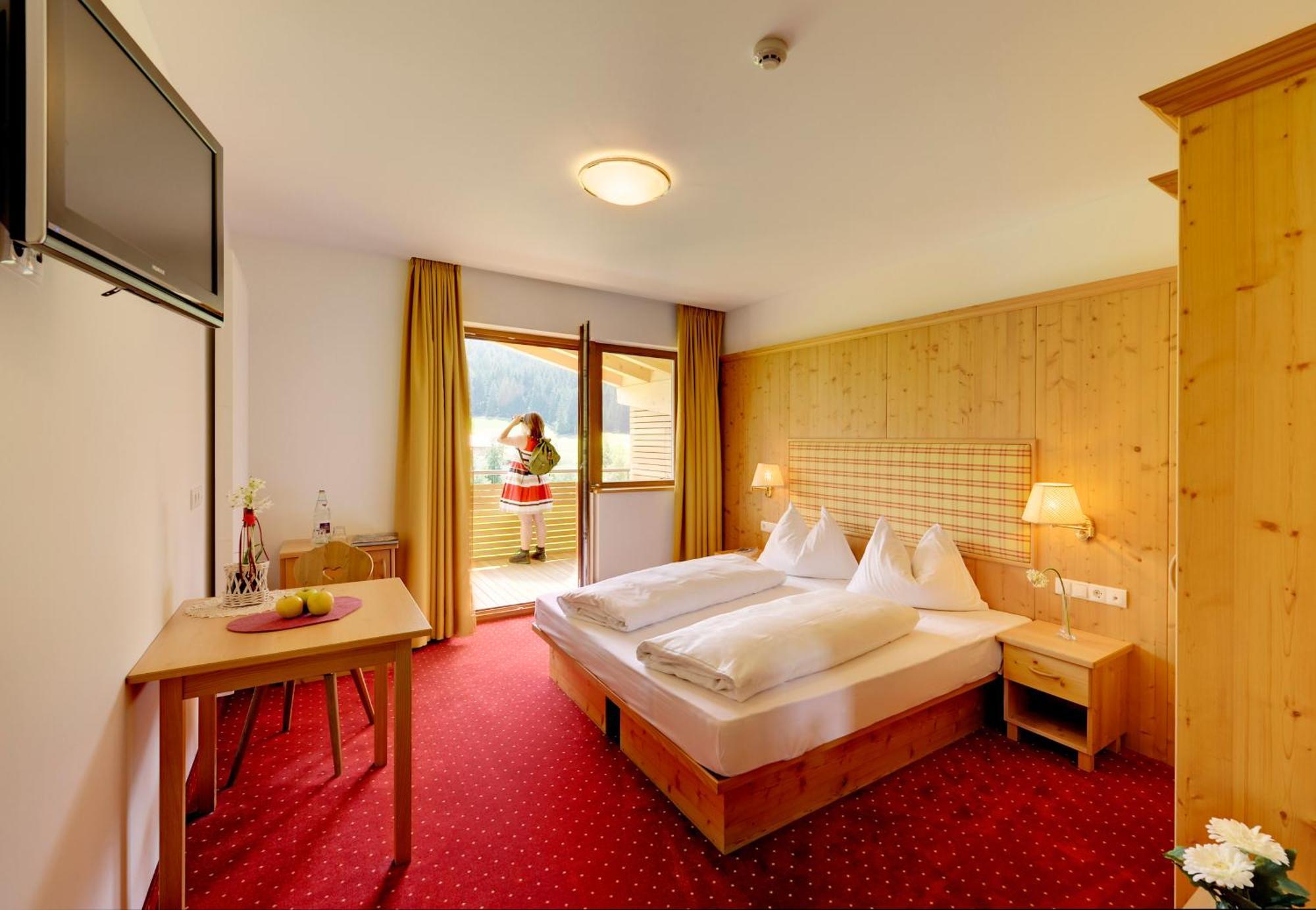 Helmhotel Innichen Buitenkant foto