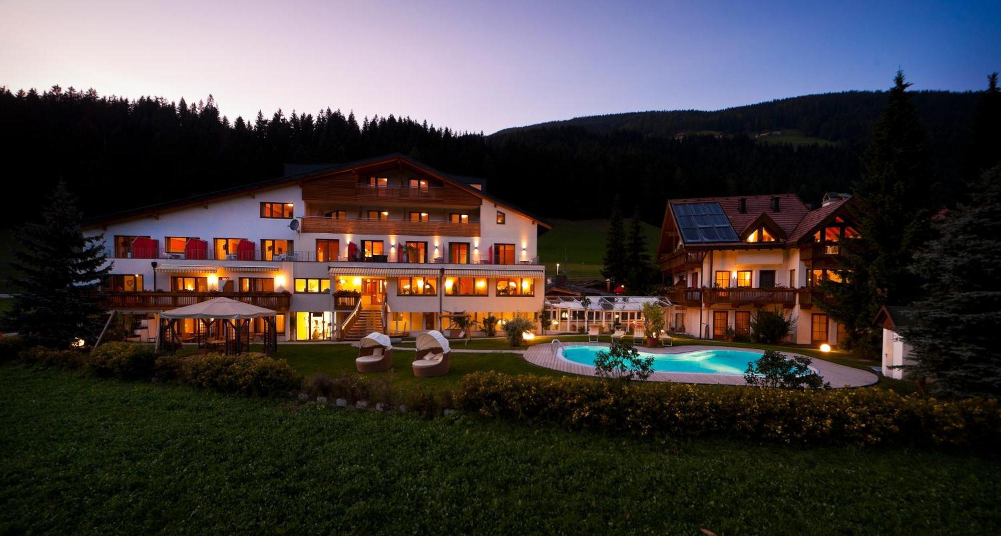 Helmhotel Innichen Buitenkant foto