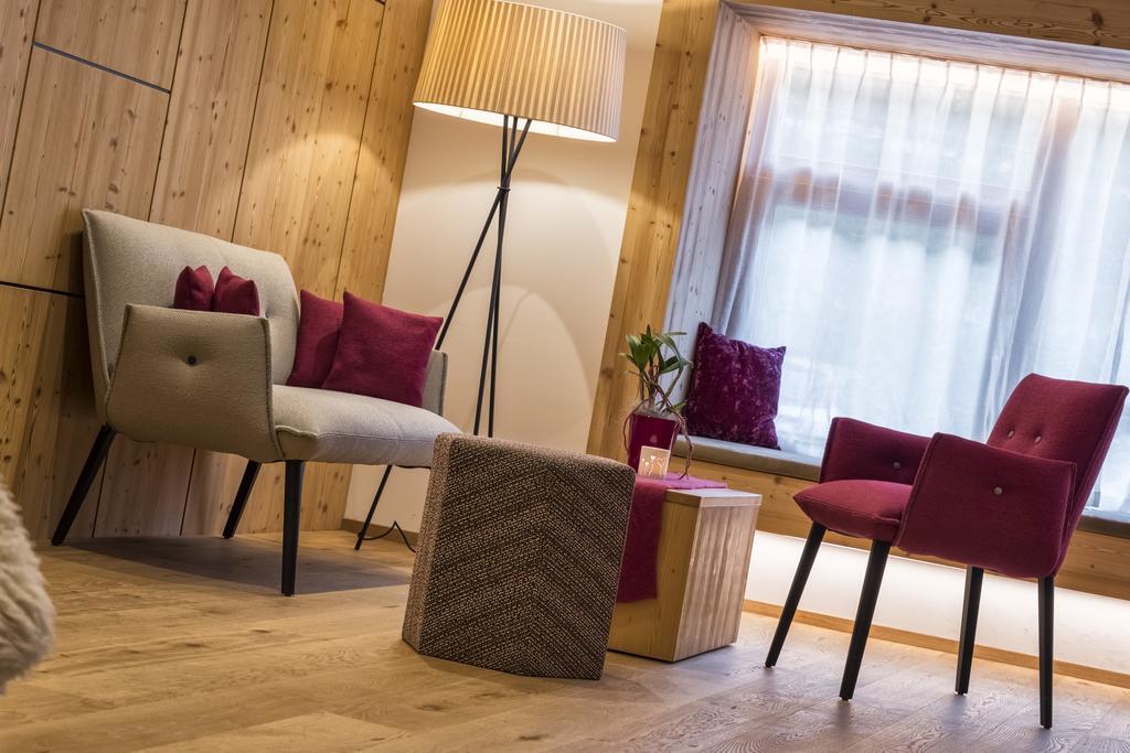 Helmhotel Innichen Buitenkant foto