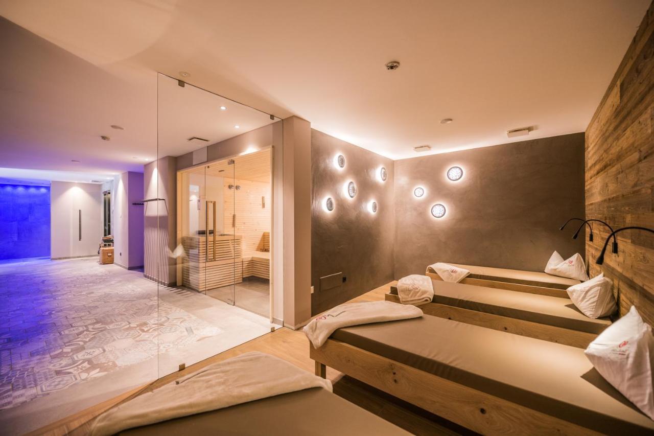 Helmhotel Innichen Buitenkant foto