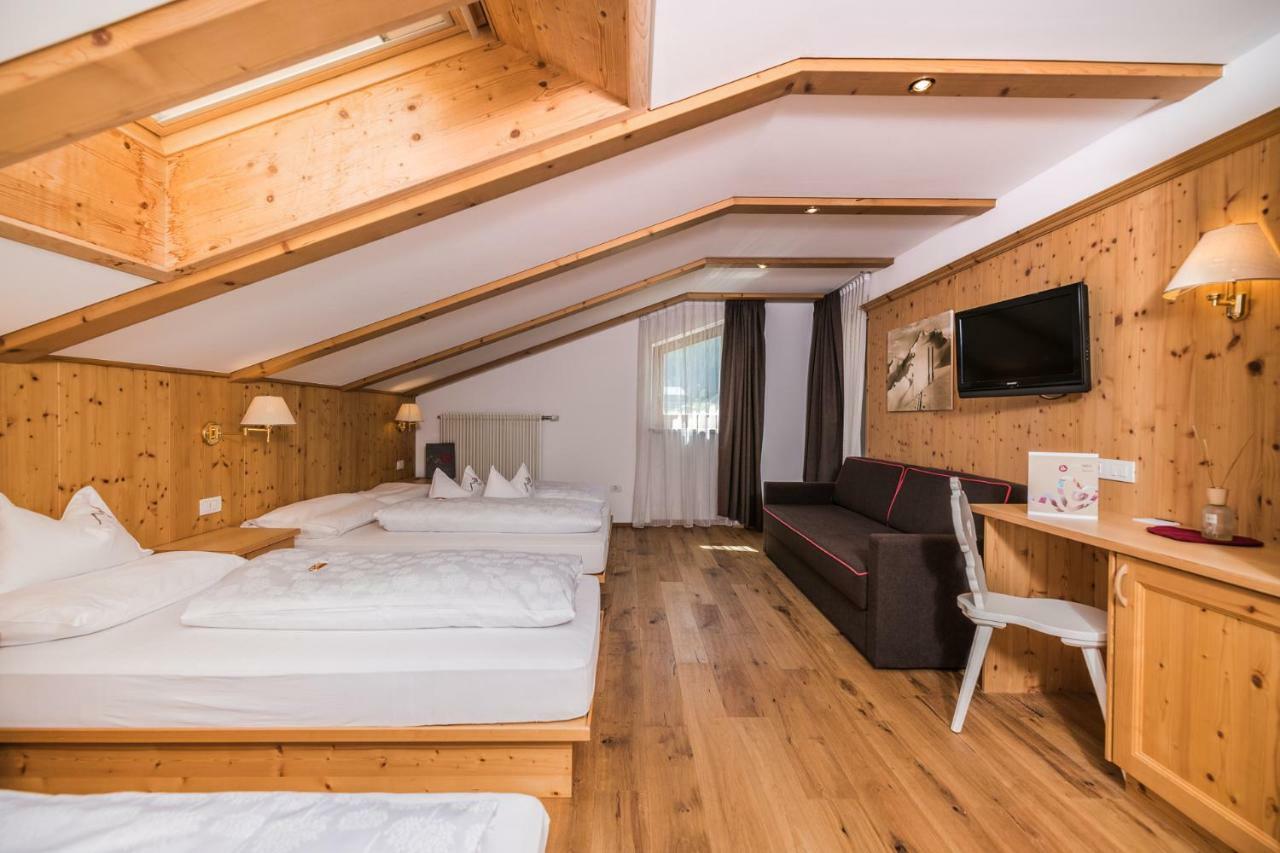 Helmhotel Innichen Buitenkant foto