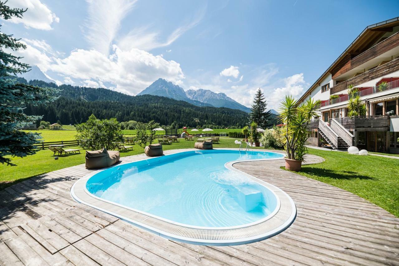 Helmhotel Innichen Buitenkant foto