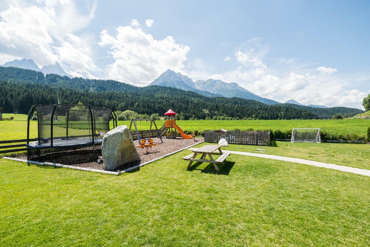 Helmhotel Innichen Buitenkant foto