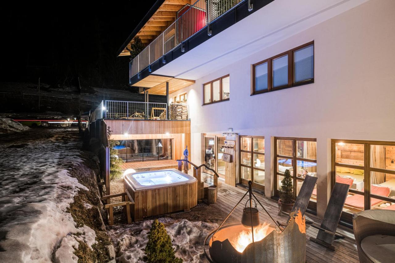 Helmhotel Innichen Buitenkant foto
